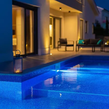 Sunset With Private Pool * Pinezići