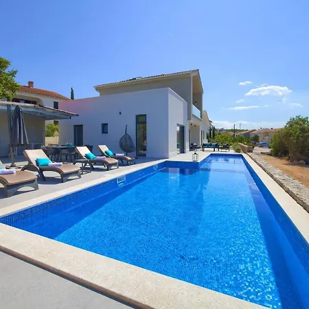 Sunset With Private Pool Pinezići